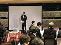 東京飛騨会で下呂市情勢や観光について説明する下呂市長