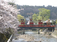 春の高山祭