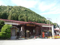 【飛騨小坂駅】全国でも珍しいログハウス風の木造駅舎の画像