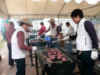 肉を焼く様子