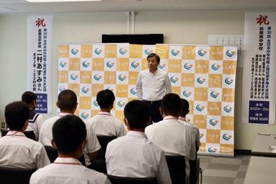第50回全日本中学校陸上競技選手権大会の、参加選手を激励。