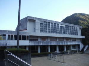 小坂中体育館外観
