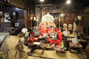 銀花荘でひな人形の展示