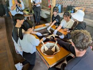 愛知淑徳大学の学生が小坂町を来訪