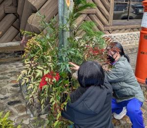 飛騨小坂駅の門松飾り