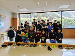 小坂小4年生千羽鶴贈呈3